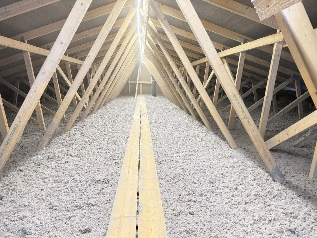 Yläpohjan eristys 170 m² omakotitalo Uudellamaalla